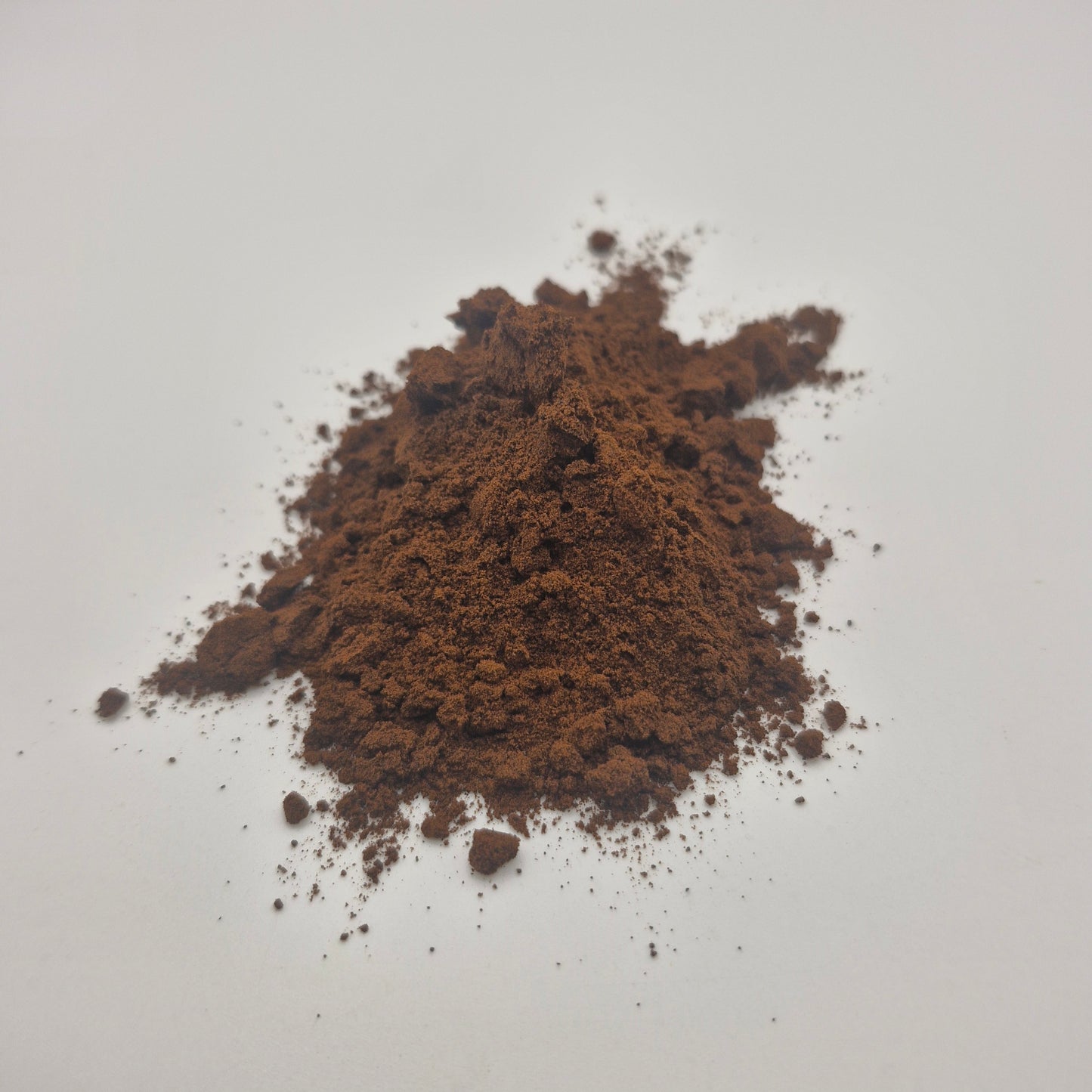 Photo of Ashwagandha extract powder from the front.